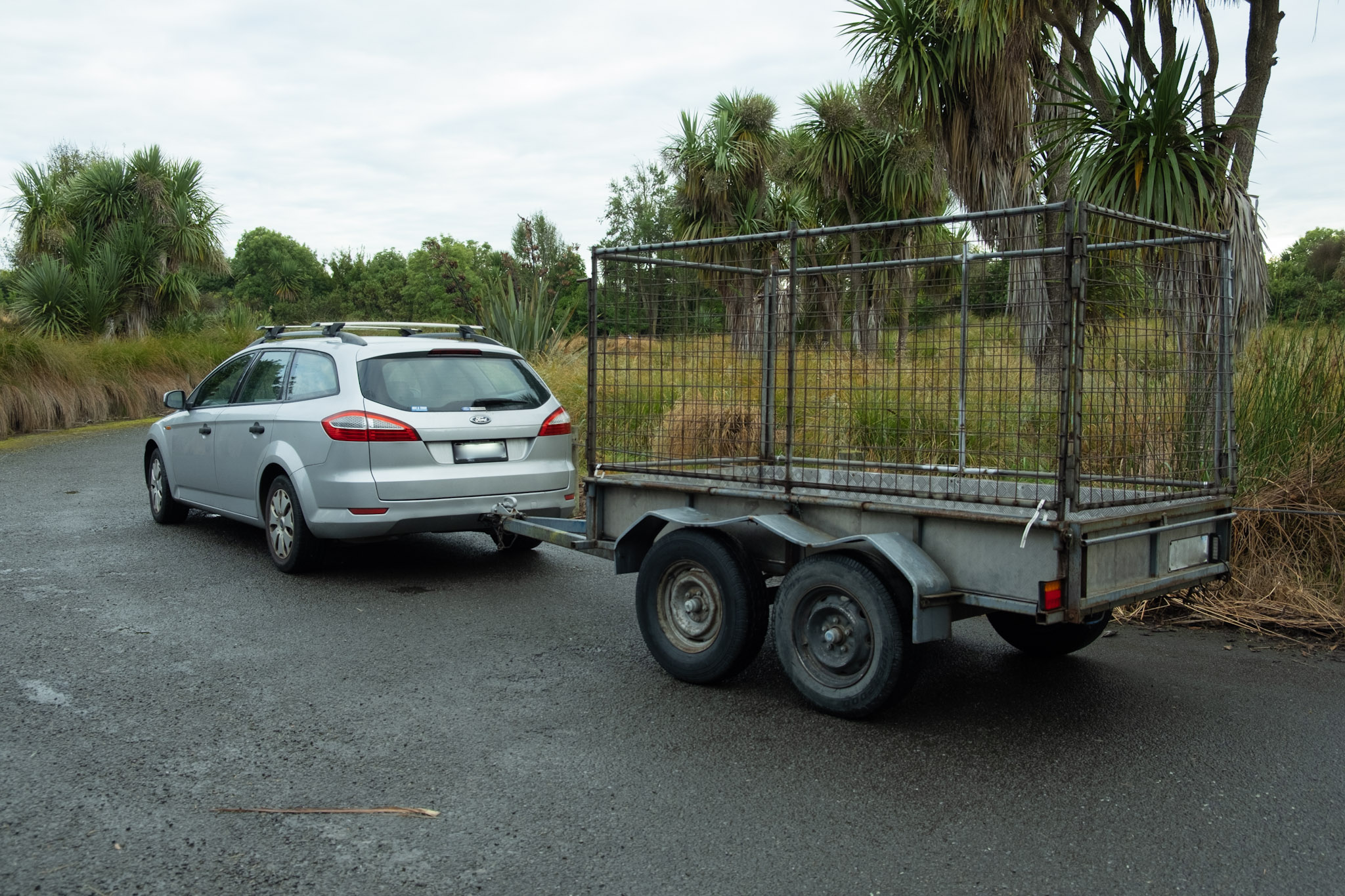 DoubleURemovals truck and trailer